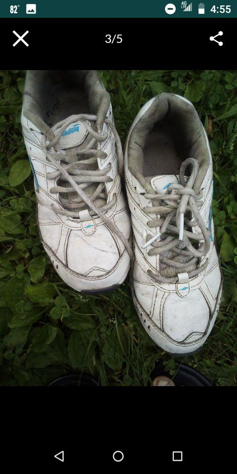 Women s Very Smelly And Worn Sneakers For Sale In Lake Hallie WI OfferUp